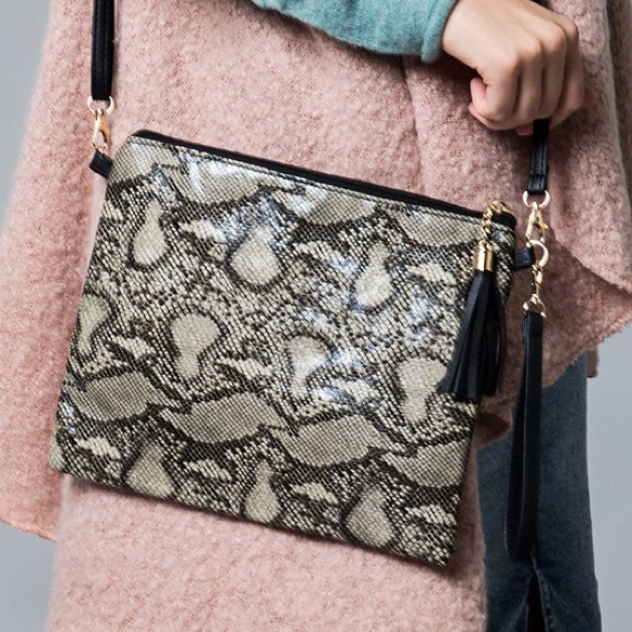 Snakeskin Crossbody-Clutch - Picture 4 of 5